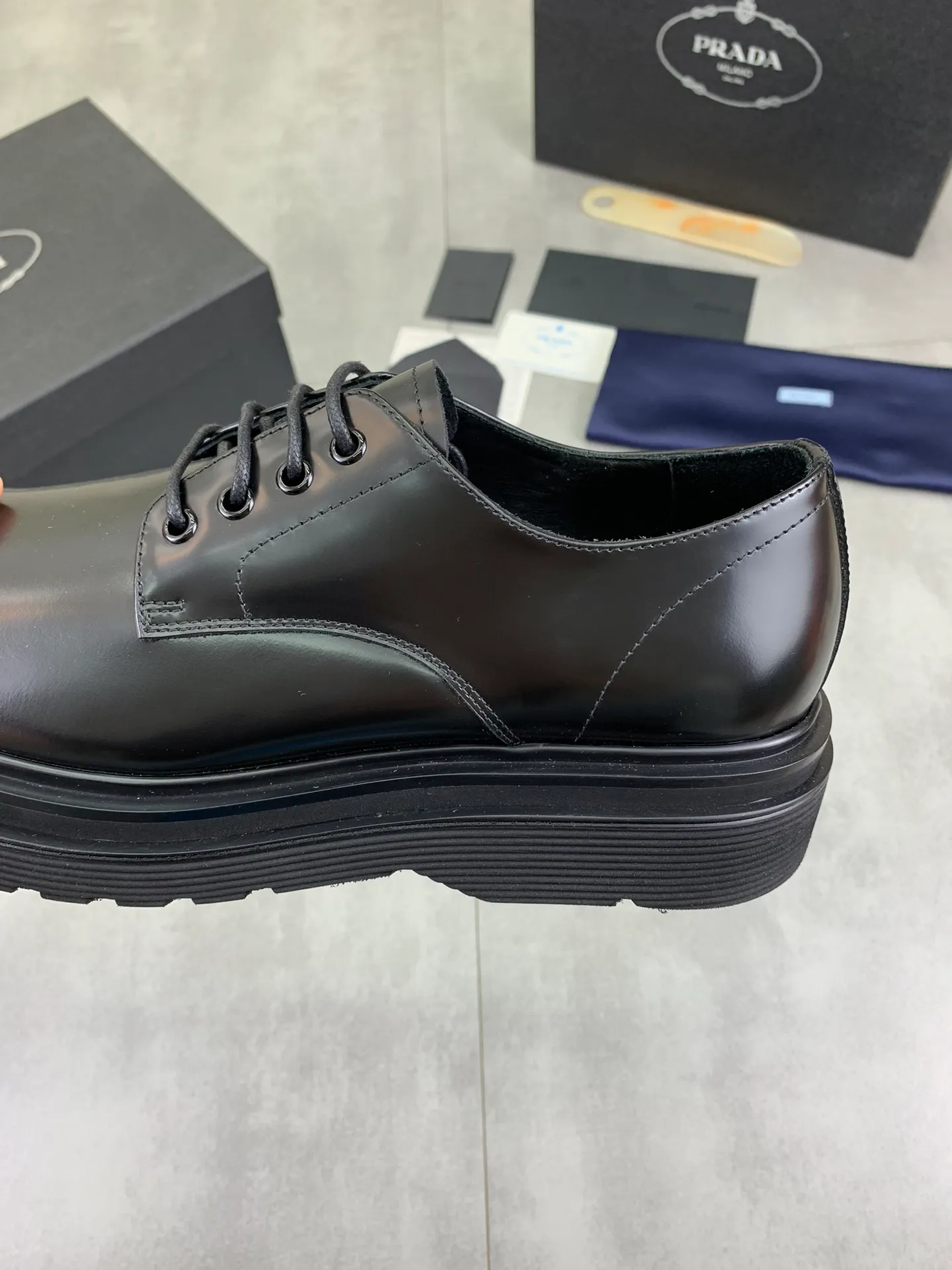 Factory price P880 💰Original quality, top version🔱 ＰＲＡＤＡ——Prada. Men's business casual leather shoes, top quality products. 1:1 shipment ⬆️Luxurious and noble👞All imported original color-rubbed open edge beads, just to create a more comfortable wearing body Tested, upper: original comfortable open-edge bead-rubbed calf leather ➕Top imported water-dyed full cow lining, original light and comfortable TPU foam combination bottom ✔️Code number: 39-44 (38.45 can be customized)